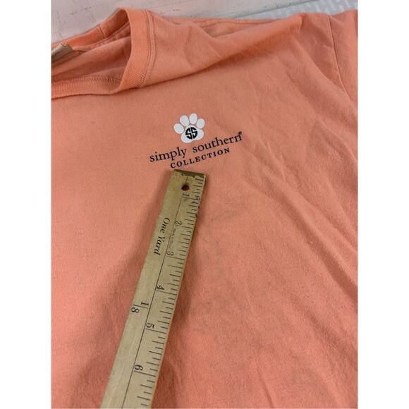 Ss Simply Southern large tshirt "Dog mom" (some discoloration) - Picture 8 of 9
